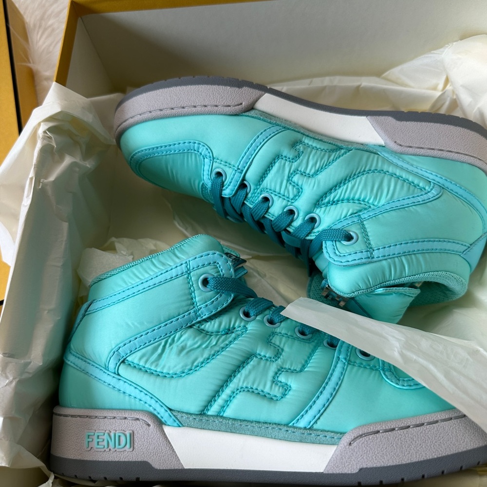 Fendi Match
Turquoise nylon high-tops - Picture 5 of 11